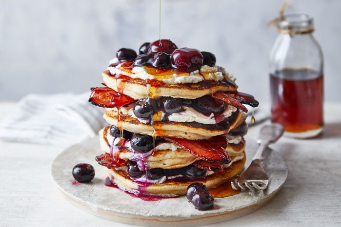 Fluffy American pancakes with cherry-berry syrup