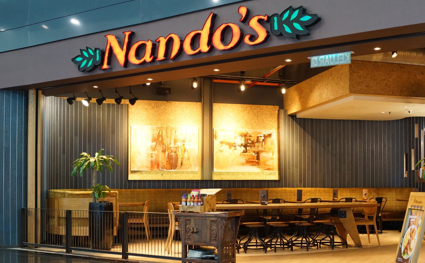 Here’s how much it costs to open a Nando’s, KFC, Chicken Licken, or small chicken franchise in SA