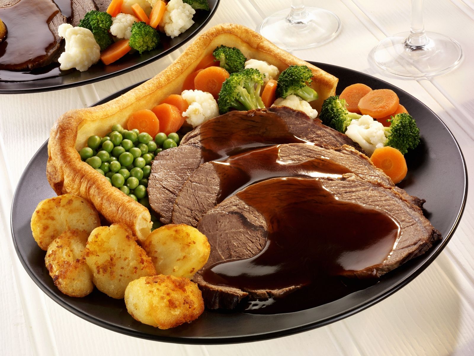 How to cook roast beef with Yorkshire puddings