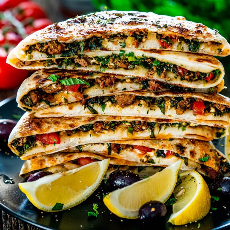 Turkish flatbread with minced beef, herbs and spices
