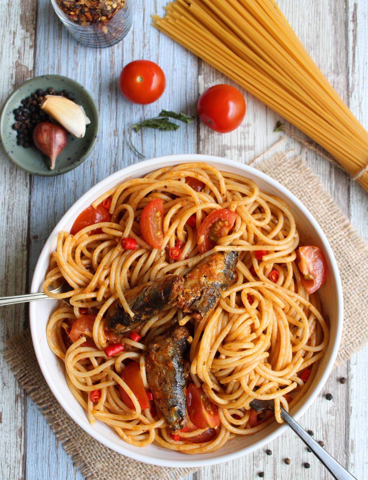 Pasta with spicy sardine and tomato sauce