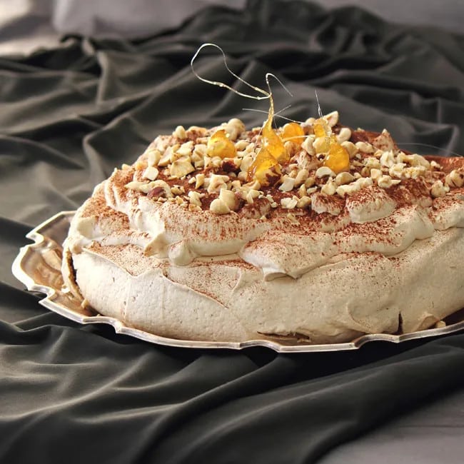 Cappuccino pavlova