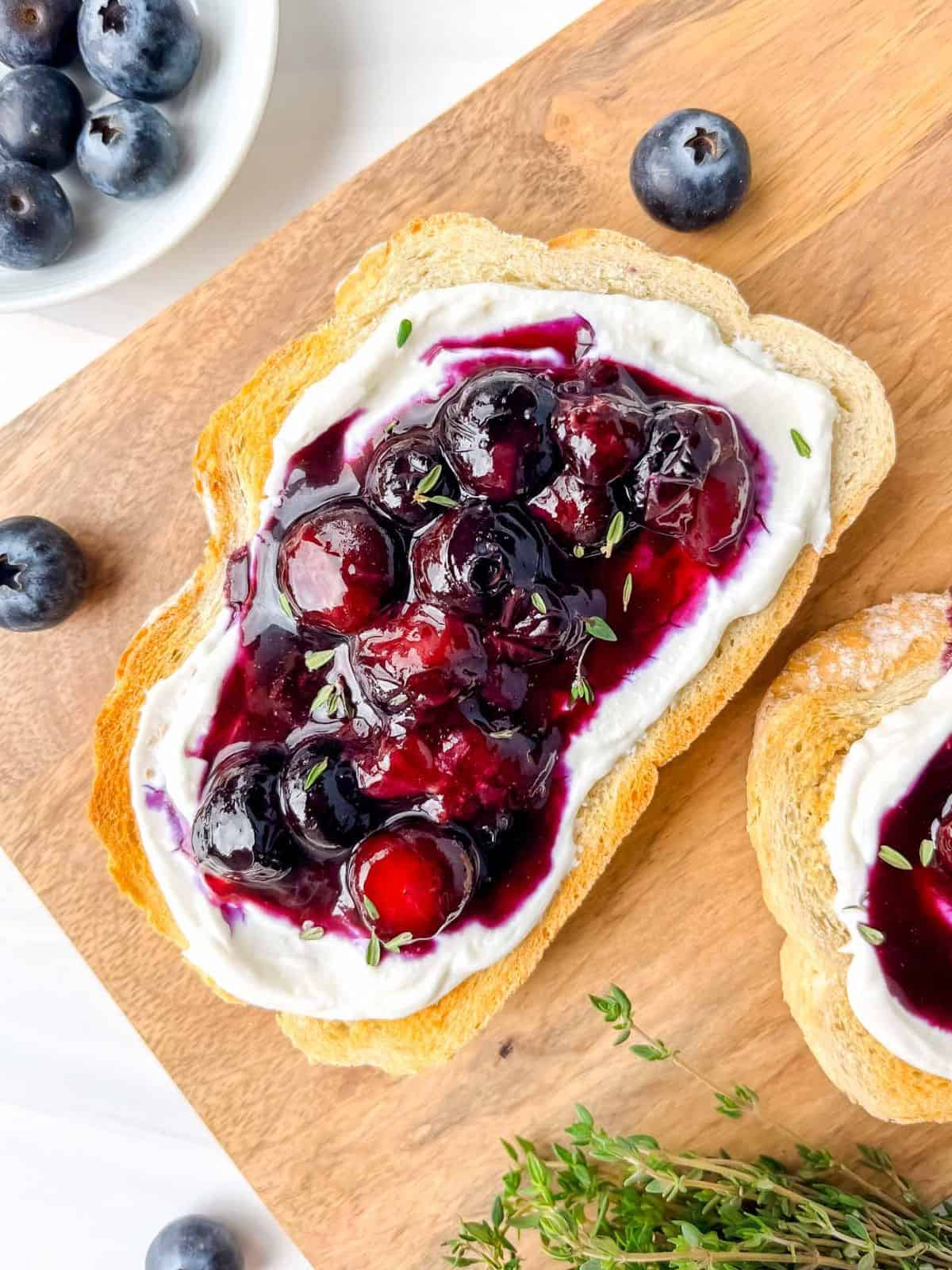 Ricotta pots with blueberries