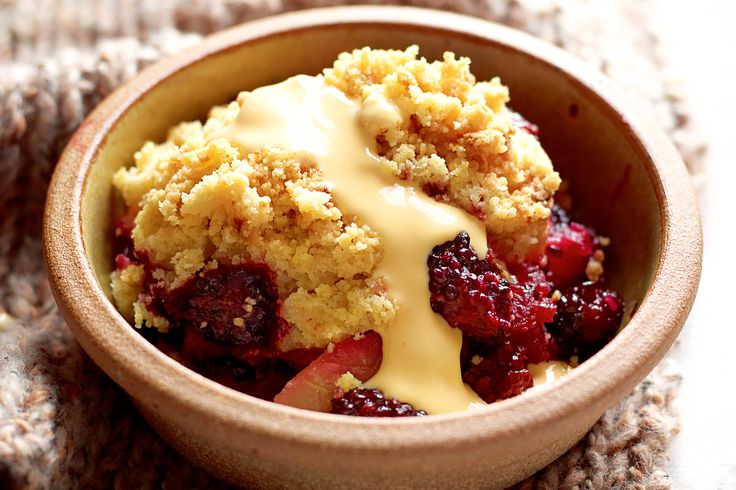 Apple and blackberry crumble