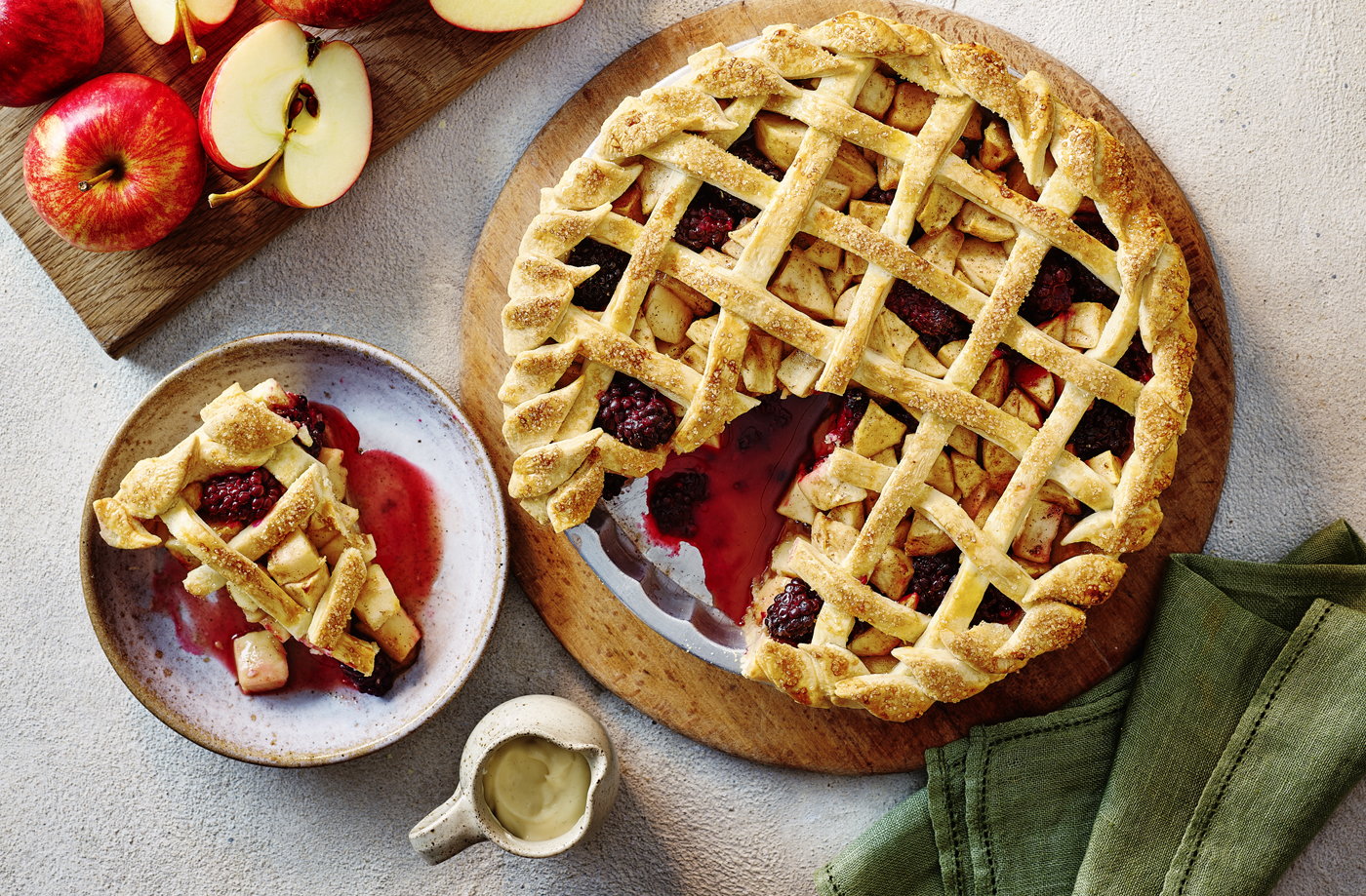 apple and blackberry pie