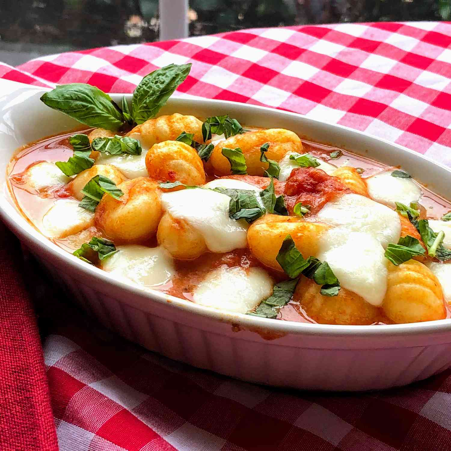 Tomato and mozzarella gnocchi bake