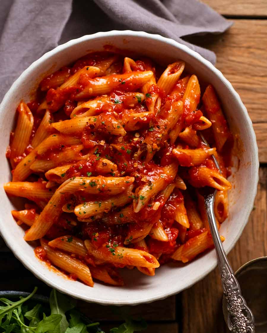 Penne with spicy tomato and mozzarella sauce