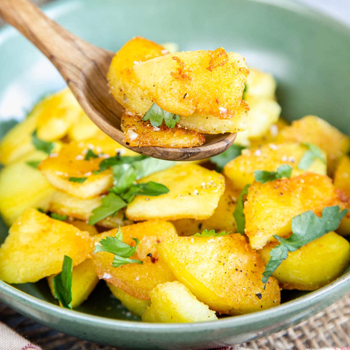 Sautéed potatoes with lemon and rosemary