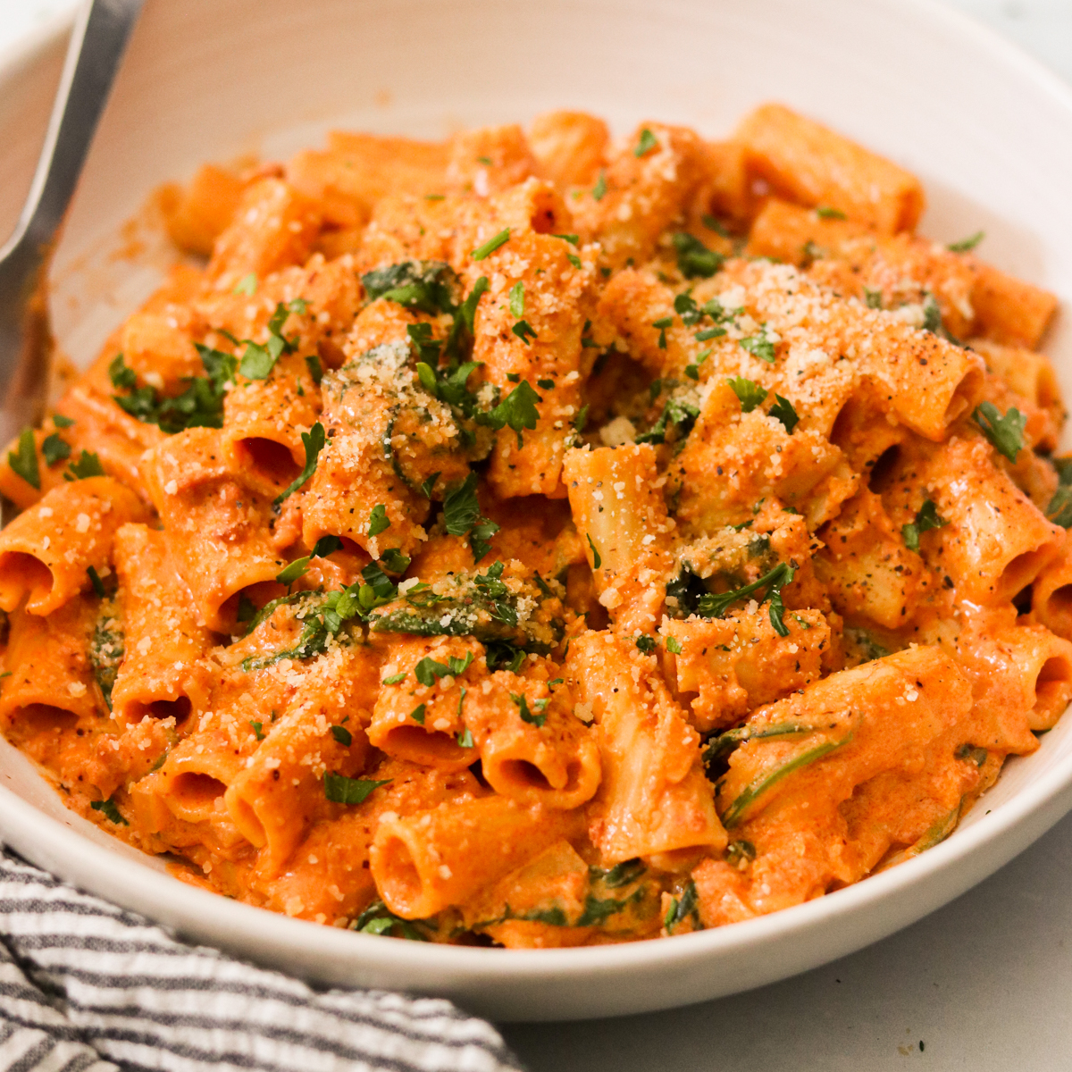 Penne with tomatoes, chorizo and cream