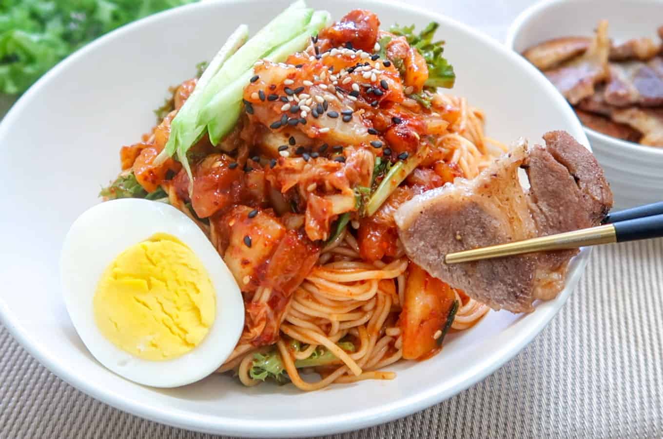 Cold kimchi noodles