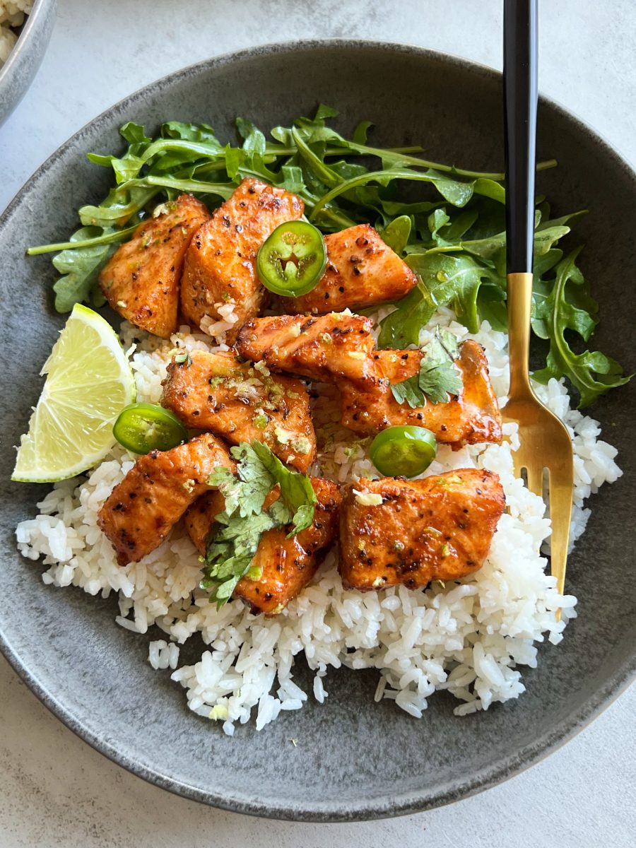 Spicy salmon bite rice bowls